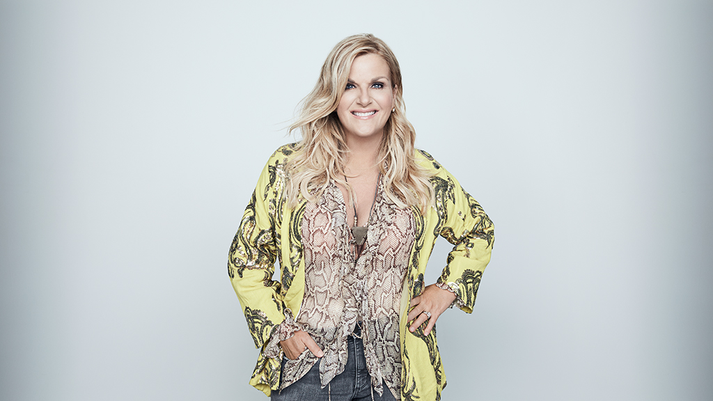 musician Trisha Yearwood smiles at the camera